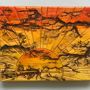 Ein Hölzerner Fraktal gebrannter Sunburst Wandkunst