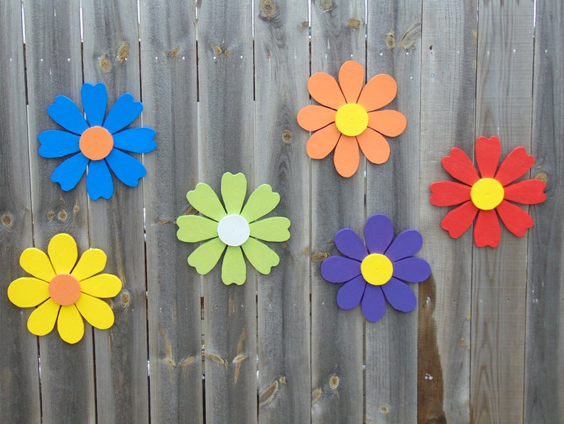 Use wrought iron decor and other metallic decorations for your yard, but hang them on the fence instead. Here are some quick and easy ways to decorate your garden fence.