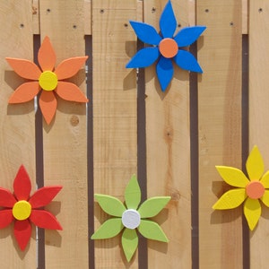 Garden Shed Barn Door Decor Wood Flower 7&quot; Outdoor Garden Decoration Front Door Spring Summer Fall Flower Yard Art Fence Art