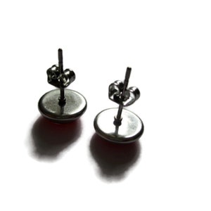Boucles D'oreilles Drapeau Damier Rouge Et Noir - Clous D'oreille Unisexe 10mm - Cadeau Fête Halloween Anniversaire