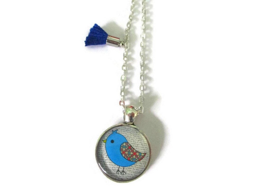 Collier Argent Avec Pendentif Cabochon - Fille Et Oiseau En Forêt - 25mm - Longueur 46-50 Cm - Pochette Offerte