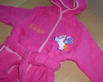 Bademantel 74/80 für Kinder mit Wunschmotiv und Namen bestickt pink