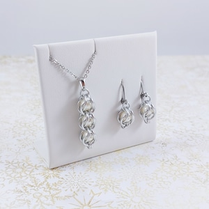 Silber-weißes Set mit Wachsperlen