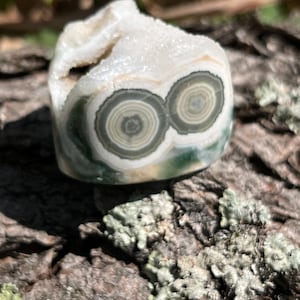 Morovato Ocean Jasper Mini Druzy Quartz Freeform Stone – Åder 1 eller 2