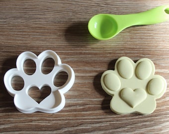 Dog Paw With Heart In The Middle Cookie Cutter Dog Pup Treat Cutter Puppy Paw print Pupcake topper cake topper Gingerbread Cookie Cutter