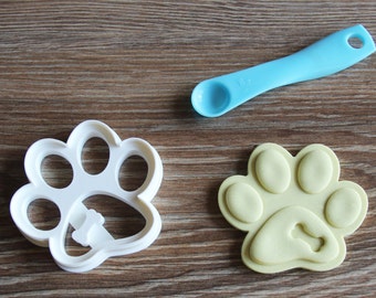 Dog Paw Cookie Cutter with Bone, Pup Treat Cutter