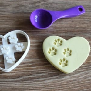 Heart With Paw Prints Cookie Cutter Dog Pup Treat Cutter Puppy Paw print Pupcake topper cake topper