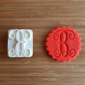 Vine monograma sello galleta de una sola letra, en relieve fondant personalizado glaseado glaseado personalizado galleta pastel fondant en relieve sello