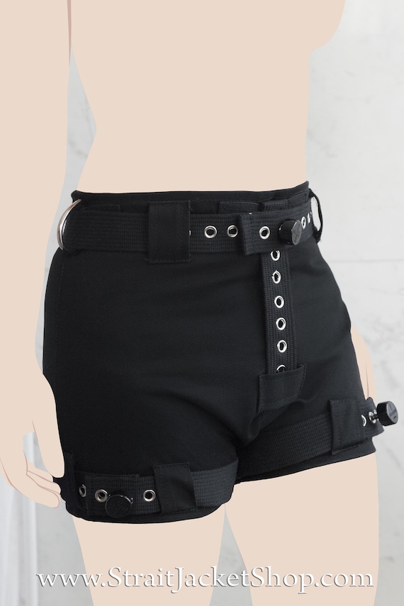 黒色の頑丈なロック式おむつカバーパンツ - おむつ脱落防止／セグ