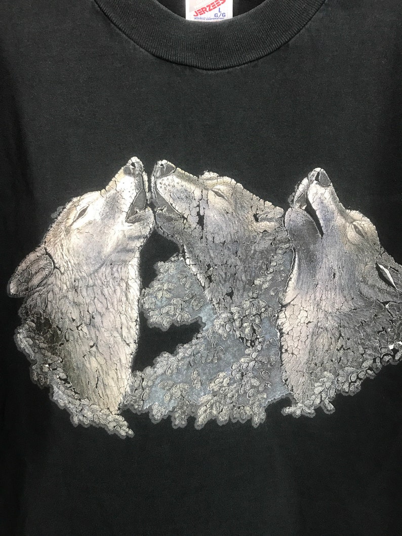 Vintage wolf t shirt 90s wildlife graphic soft worn in jerzees made in usa