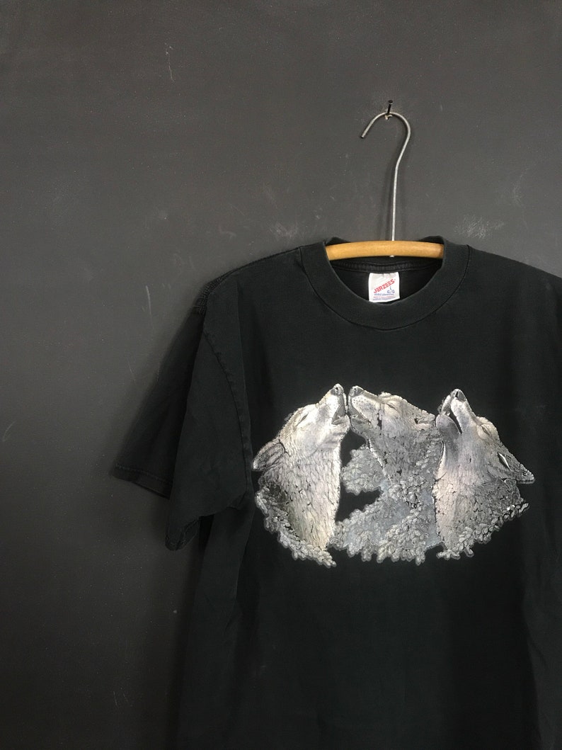 Vintage wolf t shirt 90s wildlife graphic soft worn in jerzees made in usa