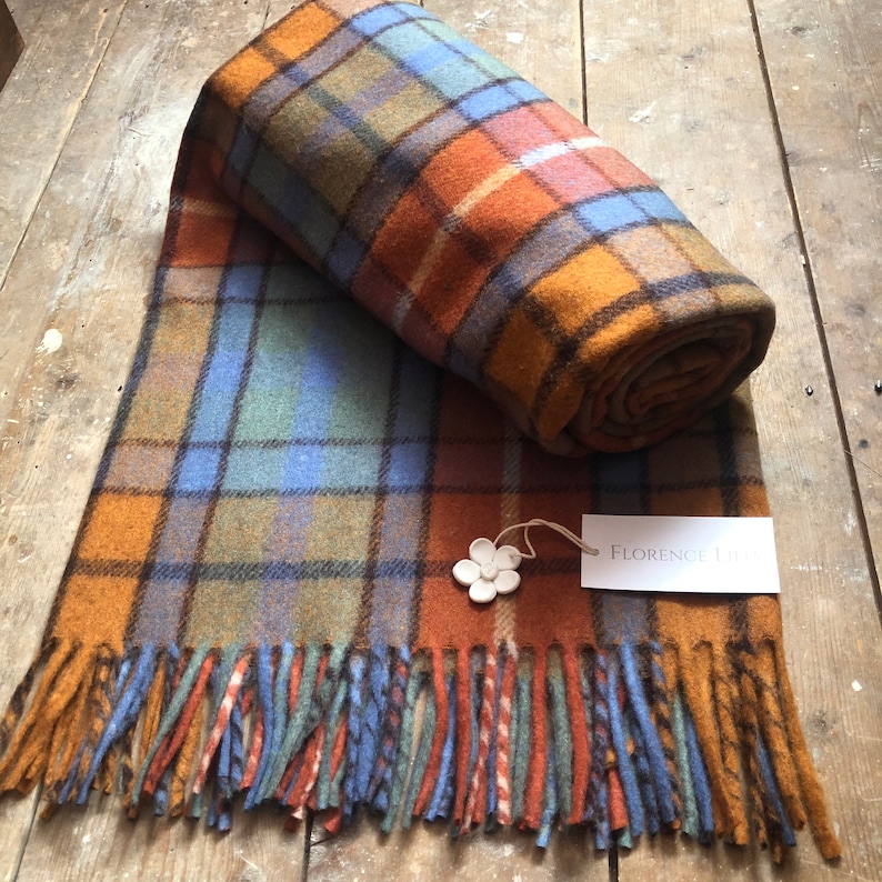 Couvertures à carreaux tartan en laine recyclée, jetés par Florence Lilly Buchanan Antique