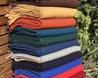 Coperta in misto lana riciclata: accogliente coperta con frange