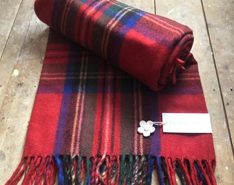 Couverture/jeté en laine recyclée Royal Stewart Tartan par Florence Lilly