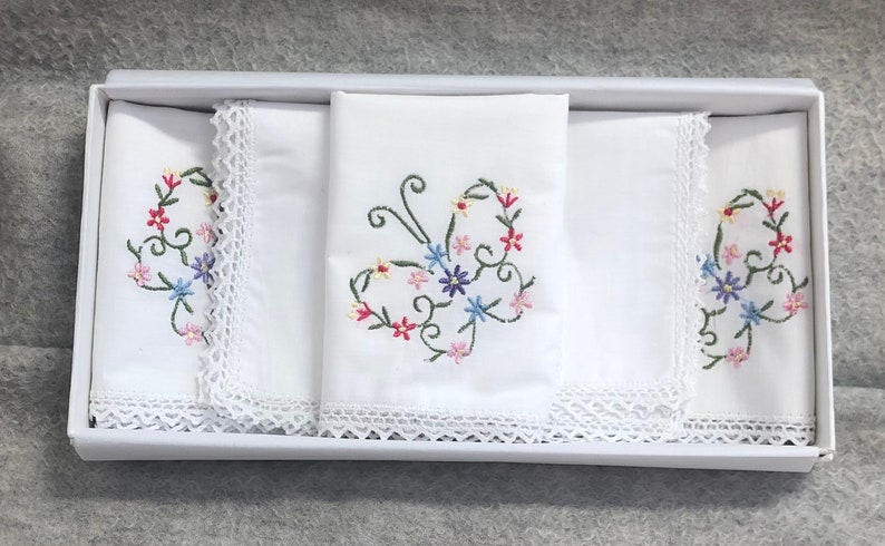 Gift Box of 5 Beautiful 100% Cotton Ladies Handkerchiefs with Fine Crochet Borders 3 Embroidered and 2 Plain Handkerchiefs in set. image 1