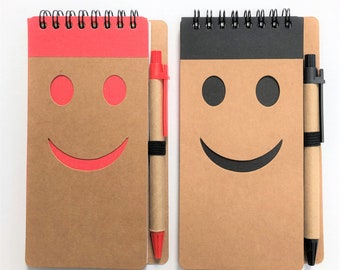 Cahiers de smileys recyclés - Lot de 2 - avec stylo en carton et papier ligné