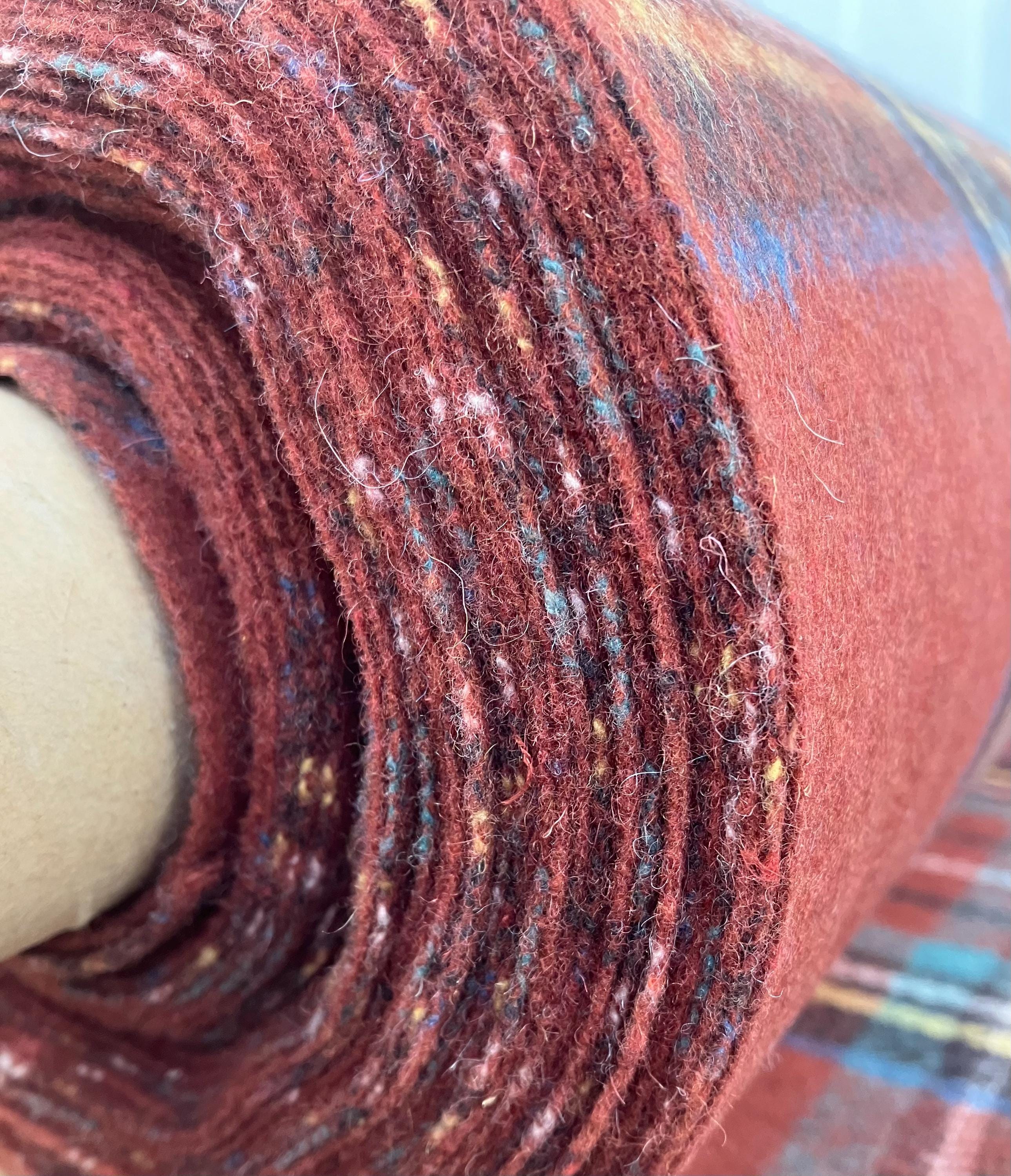 Tissu écossais en laine tissée recyclée antique Stewart Royal, vendu au mètre.  Tissu idéal pour faire des rideaux, des coussins, des jetés, etc.