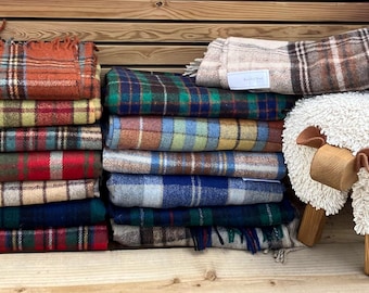 Kolekcja Highland obejmuje koce w kratę tartanową z mieszanki wełny pochodzącej z recyklingu, dostępne w 14 wersjach kolorystycznych