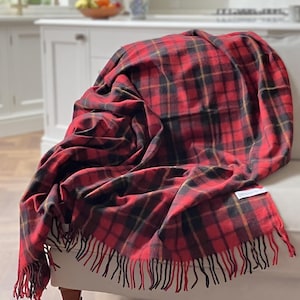 Wallace Tartan Schurwolle Decke/Überwurf von Florence Lilly