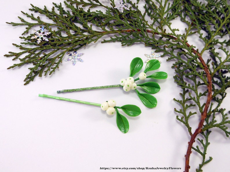Mistletoe leaves hair pins Christmas hair accessory Cute festive bobby pins set of 2 Holiday hair pins gift for girls Winter bobby pins