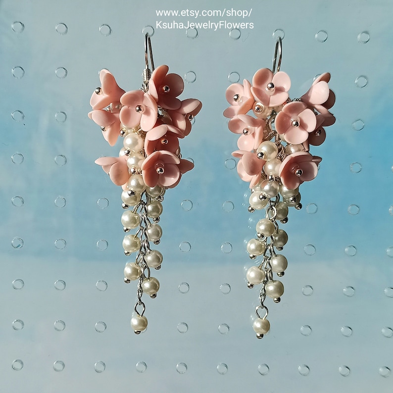 Bridal light peach earrings Pastel bride clusters earrings Cream flowers polymer clay Floral earrings Bridesmaid gift Pearl earrings image 2