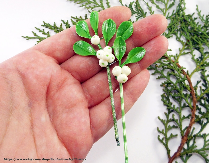 Mistletoe leaves hair pins Christmas hair accessory Cute festive bobby pins set of 2 Holiday hair pins gift for girls Winter bobby pins