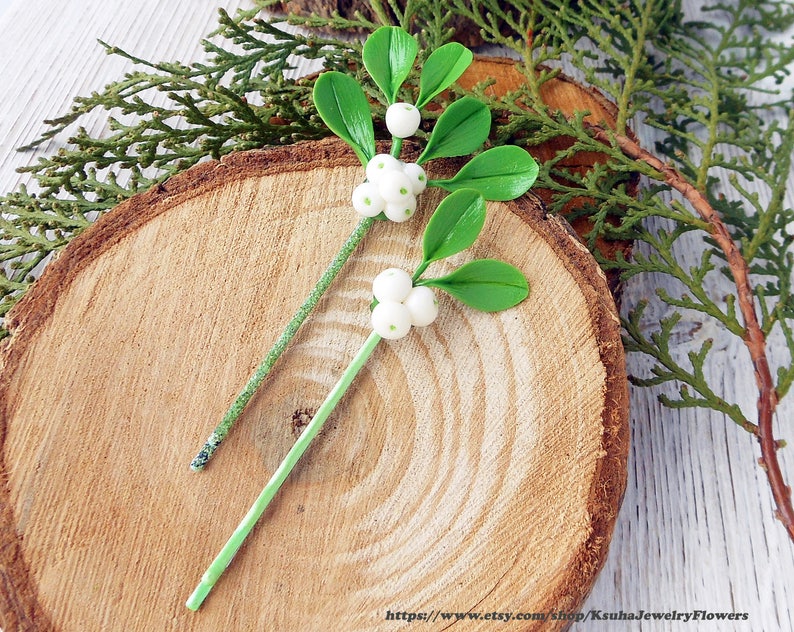 Mistletoe leaves hair pins Christmas hair accessory Cute festive bobby pins set of 2 Holiday hair pins gift for girls Winter bobby pins