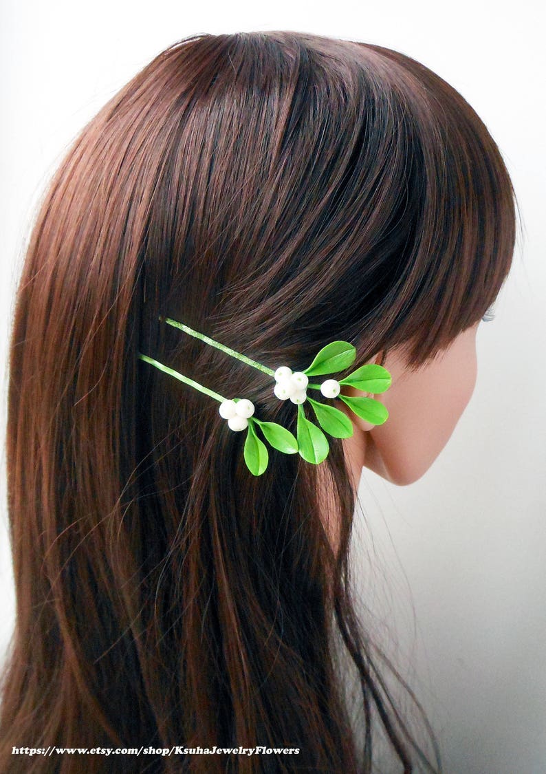 Mistletoe leaves hair pins Christmas hair accessory Cute festive bobby pins set of 2 Holiday hair pins gift for girls Winter bobby pins