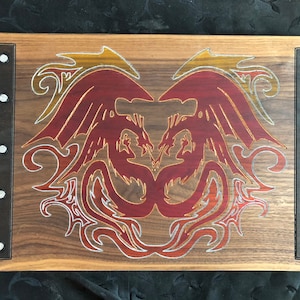 Spegeldragna drakar Dungeon Master / Game Master-skärm - Massivt valnötsträ - Trä DM-skärm - Perfekt present - Tillverkad i Kanada!