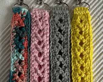 EASY CROCHET PATTERN- wristlet keychain strap