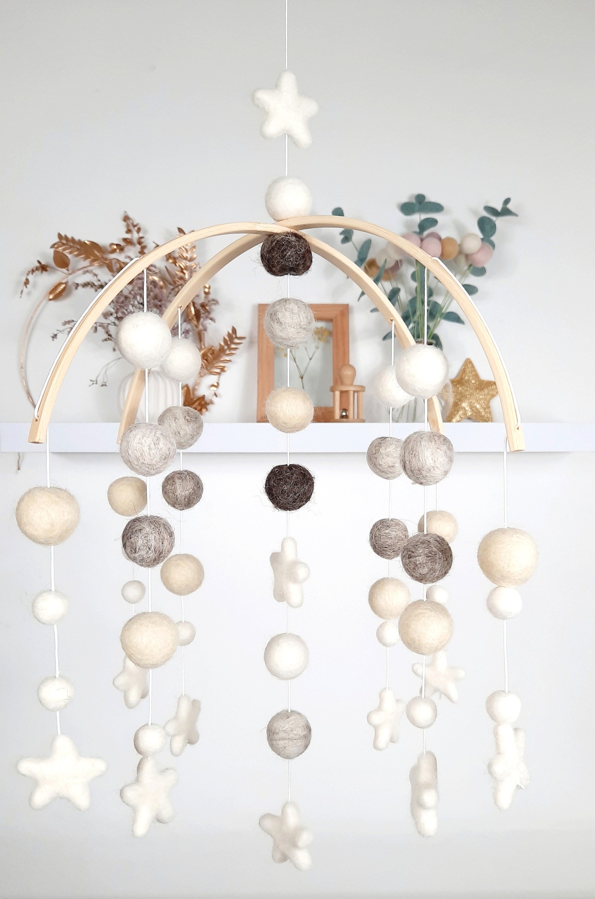 Gender Neutral Blanc et Beige Feutre Boule Étoile Bébé Mobile - Berceau Naturel Pour Crèche