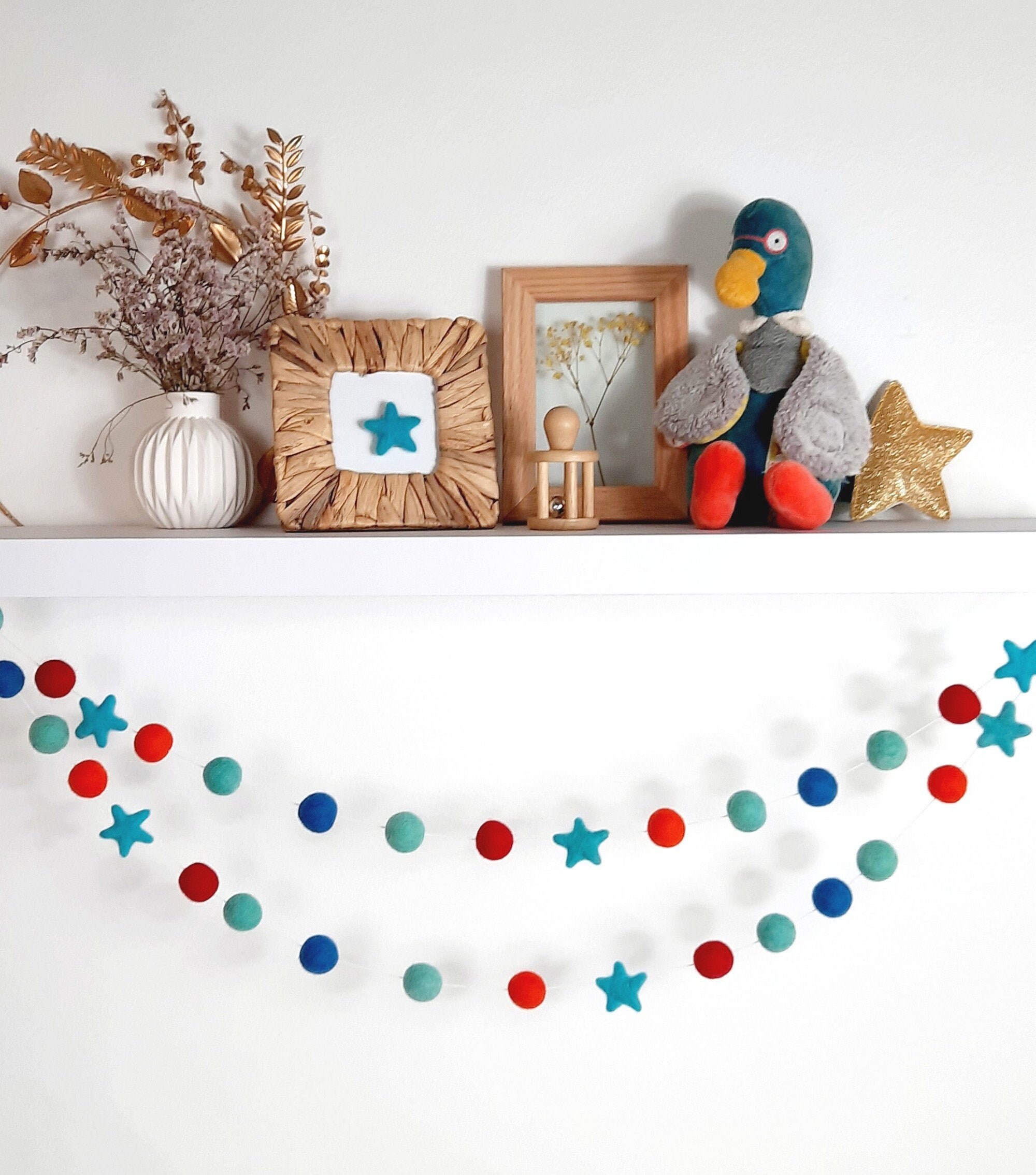Boule de Feutre Bleu Sarcelle et Guirlande d'étoile Feutrée avec Pom-Poms en Rouge Orange, Pour La P