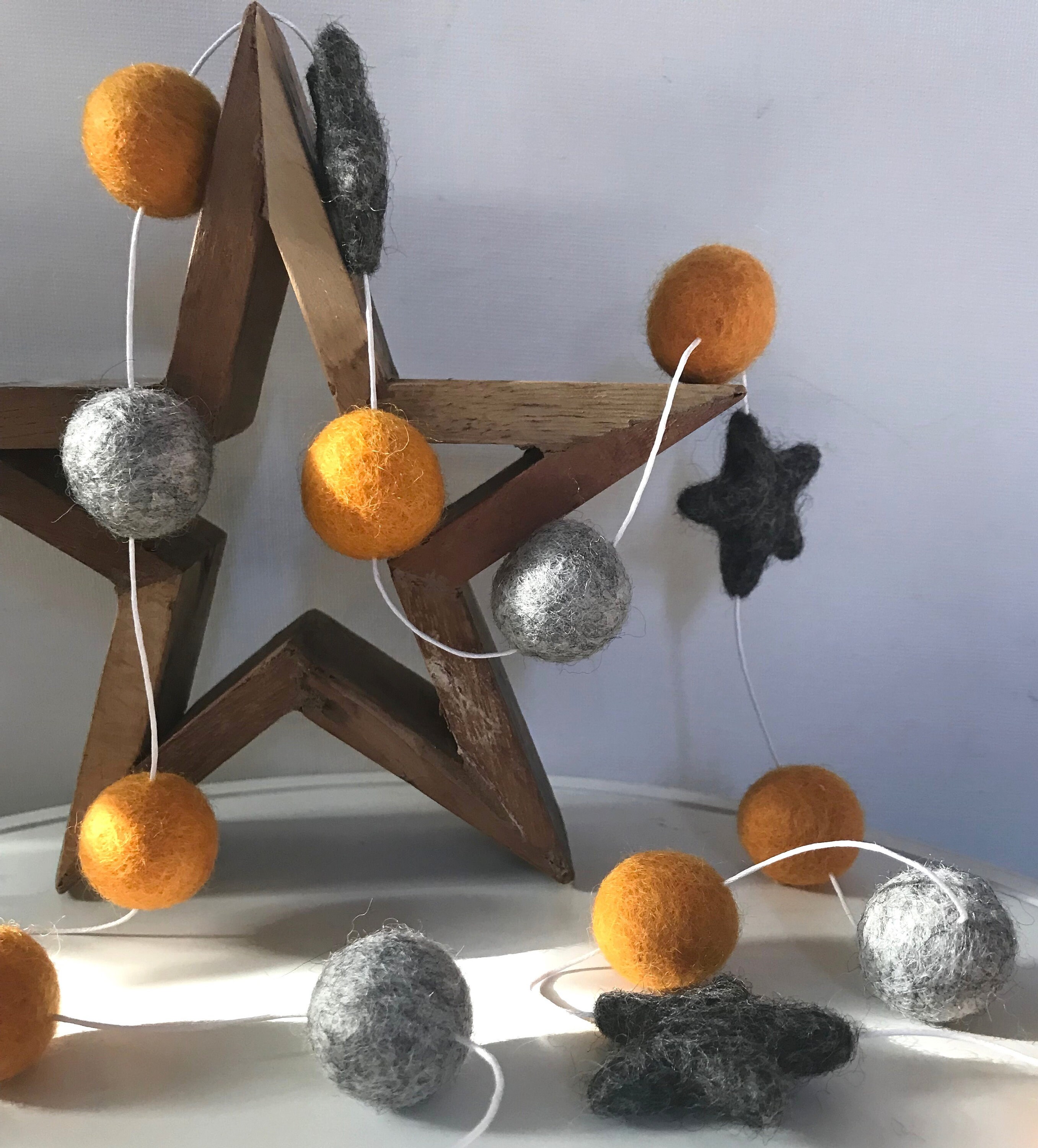 Étoile Grise et Jaune de Feutre Guirlande Boule Pour La Décoration Pépinière Bébé Garçon ou Bébé