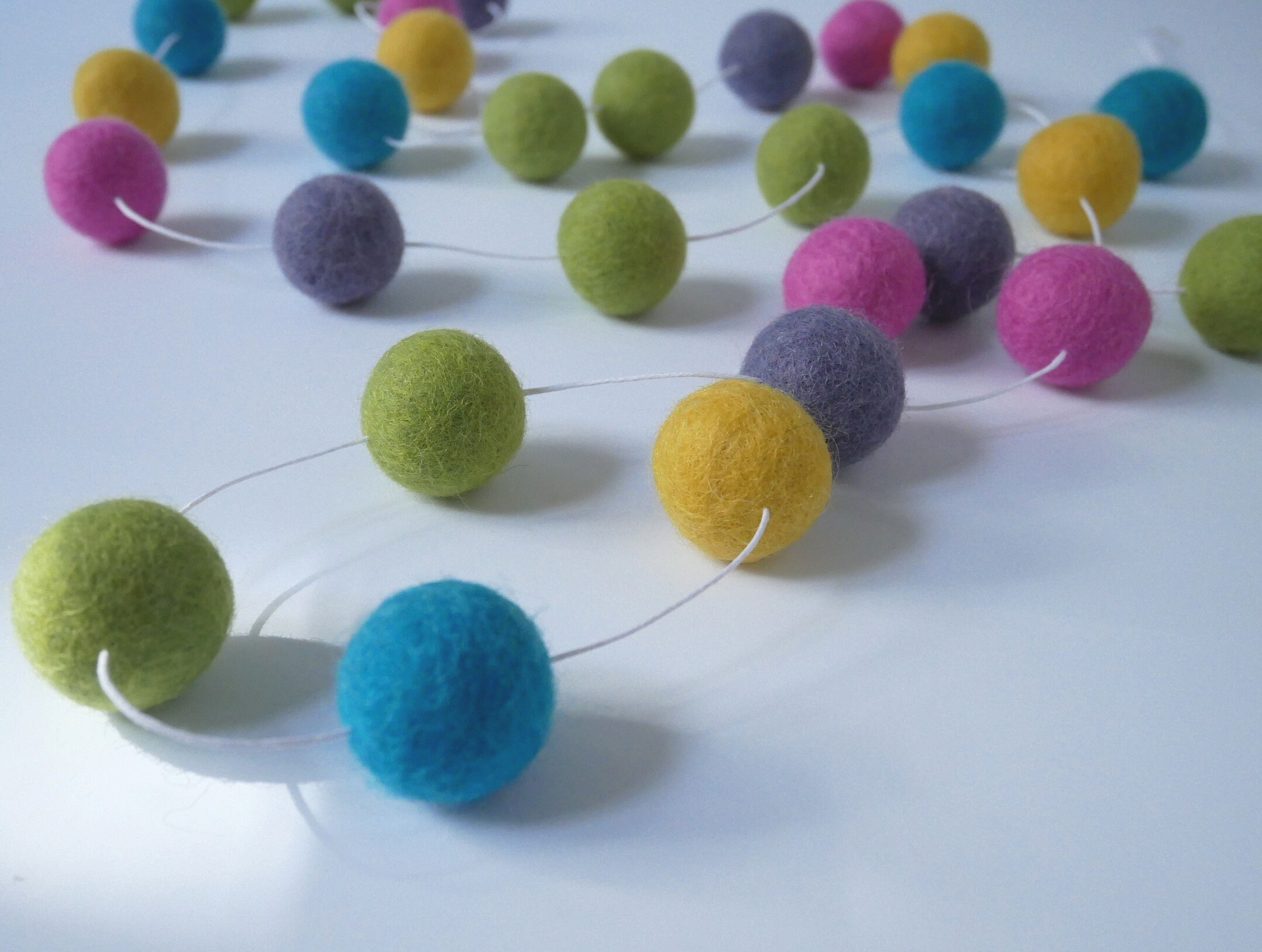 Pâques en Feutre Garland, Étamine de Pâques, Guirlande Feutrine Boule Printanière Colorée, Décoratio