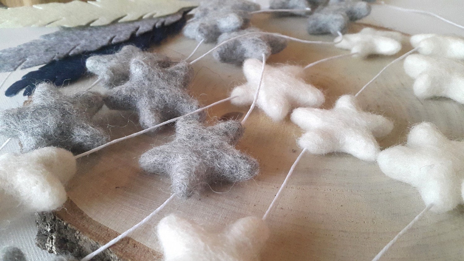 Guirlande d'étoiles en Feutre, Guirlande d'étoiles, Grises, Feutre Blanc, Neutre Matière de Sexe, Dé