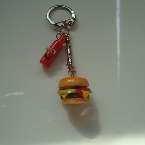 porte-clé fimo hamburger avec tube de ketchup kawaï pate fimo, bricolage fait main en argile polymère, porte-clé  pate fimo homme femme