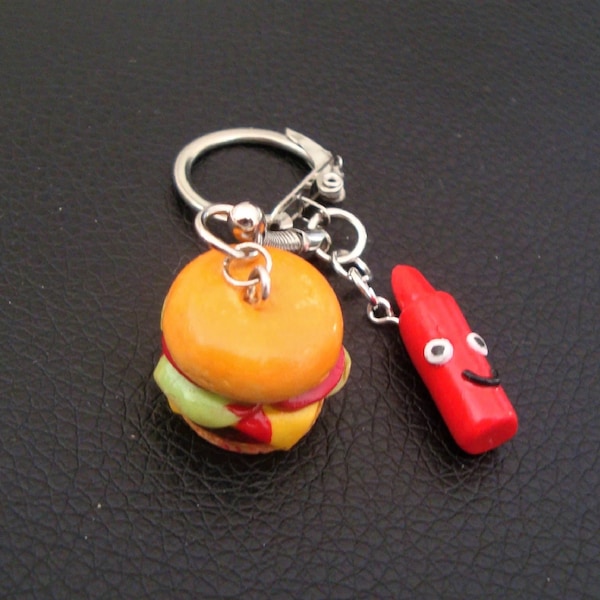 porte clé pâte fimo hamburger avec un tube de ketchup kawaï, pendant burger fimo, bricolage fait main pate polymère, bijoux homme, femme