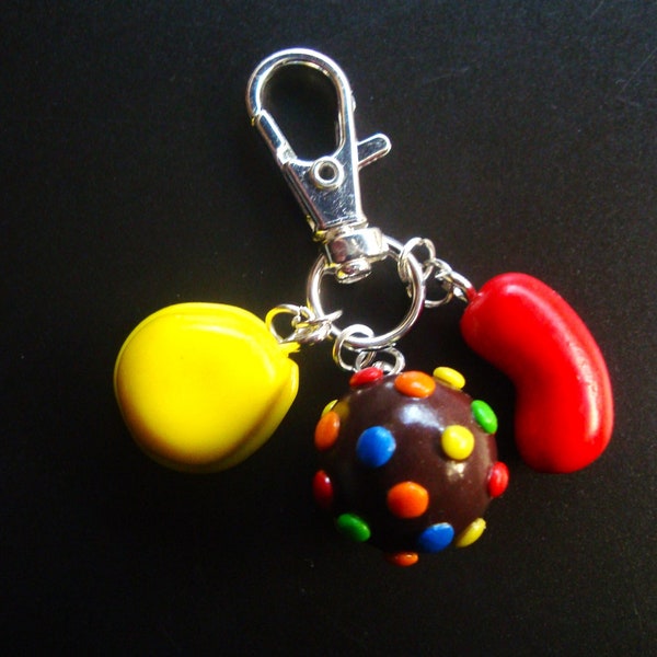 porte-clé jeu des bonbons à écraser en pate fimo, bricolage fait main fait main en pate fimo, porte-clé pate fimo mixte adulte