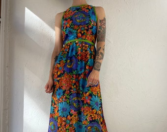 70s 80s Floral Print Maxi Dress w/ Keyhole Back / Small