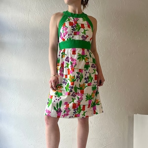 Sukienka mini z lat 70. ręcznie robiona w kwiaty / mała