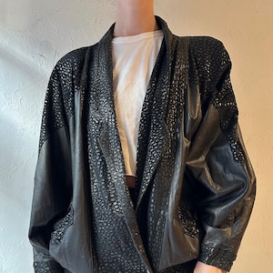 Blouson noir en « cuir véritable » années 80/Grand