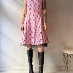 Vintage rosa prickig pinup-klänning / liten