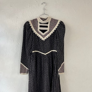 70’s ‘Gunne Sax’ Black Floral Long Sleeve Kids Dress / 7