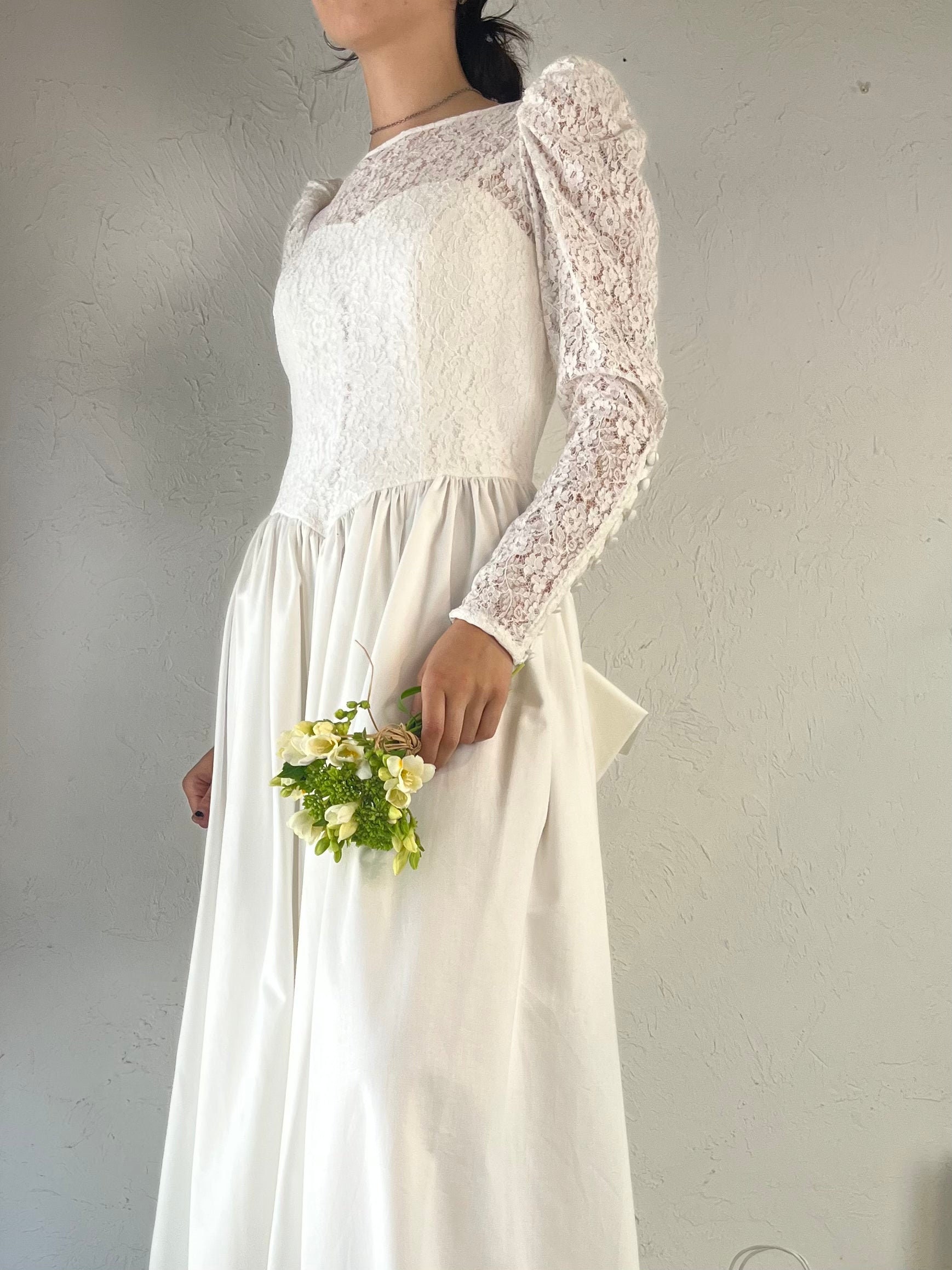 spaghetti strap a line tulle wedding dress High Slit Spaghetti Straps Sweetheart Neck A Line Wedding Dress Tulle Bridal Gown with Detachable Straps AWD2027