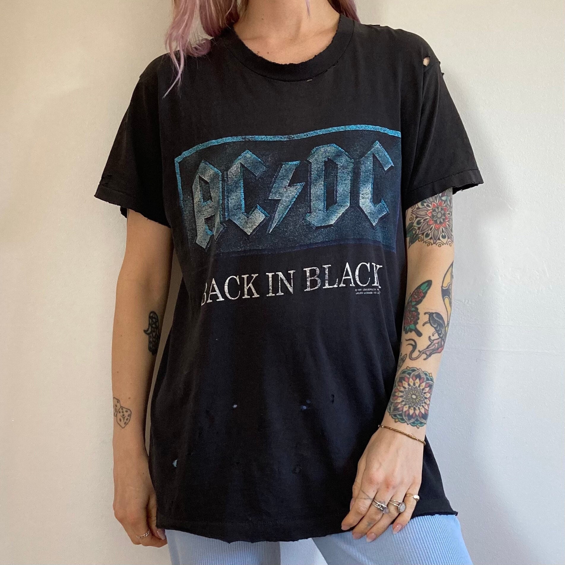 Camiseta ACDC Tour / Back In Black Thrashed Paper - Etsy México