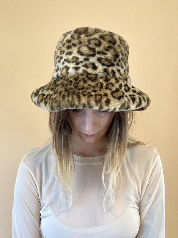 90s Plush Leopard Print Bucket Hat // 21"
