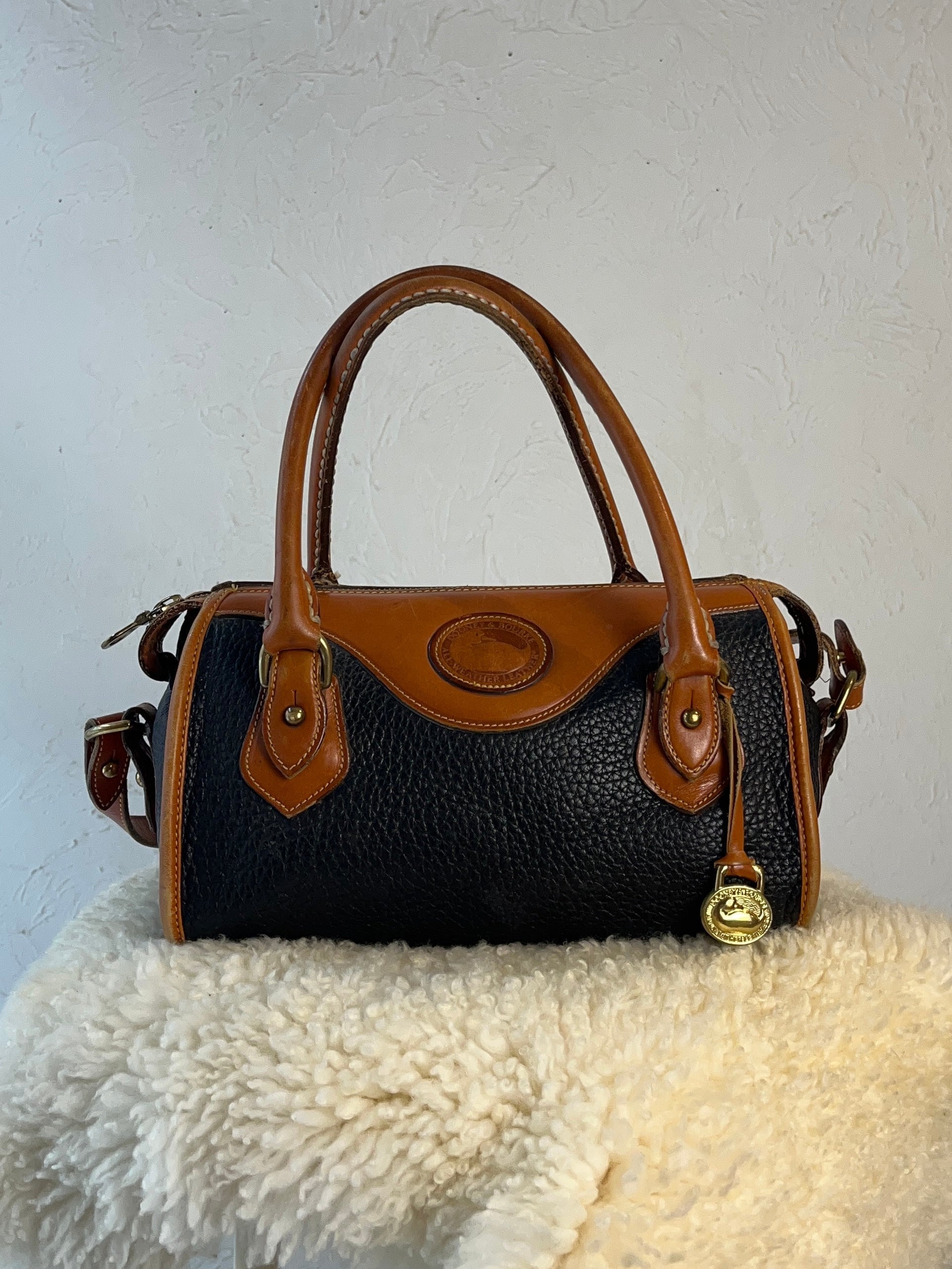 Borsa a tracolla in pelle classica vintage autentica "Dooney & Bourke" / Made in USA