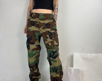 90s Y2K Authentic Army Green Camouflage Pants / Medium