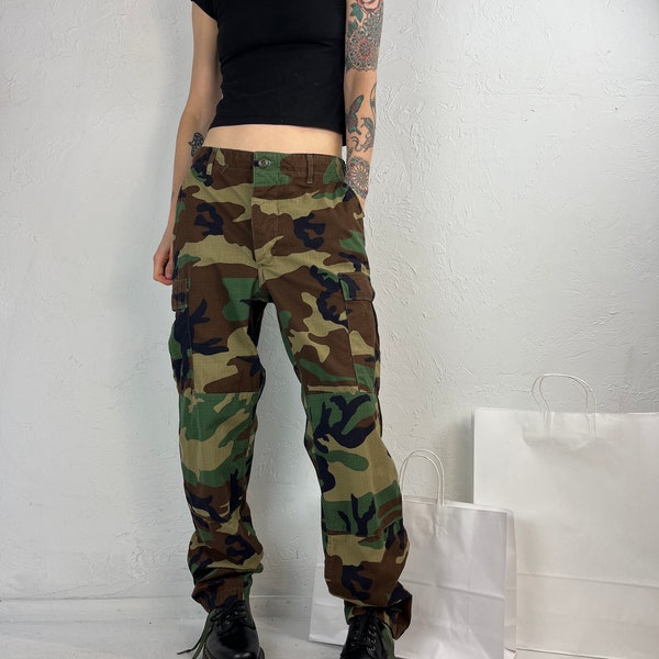 90s Y2K Authentic Army Green Camouflage Pants / Medium