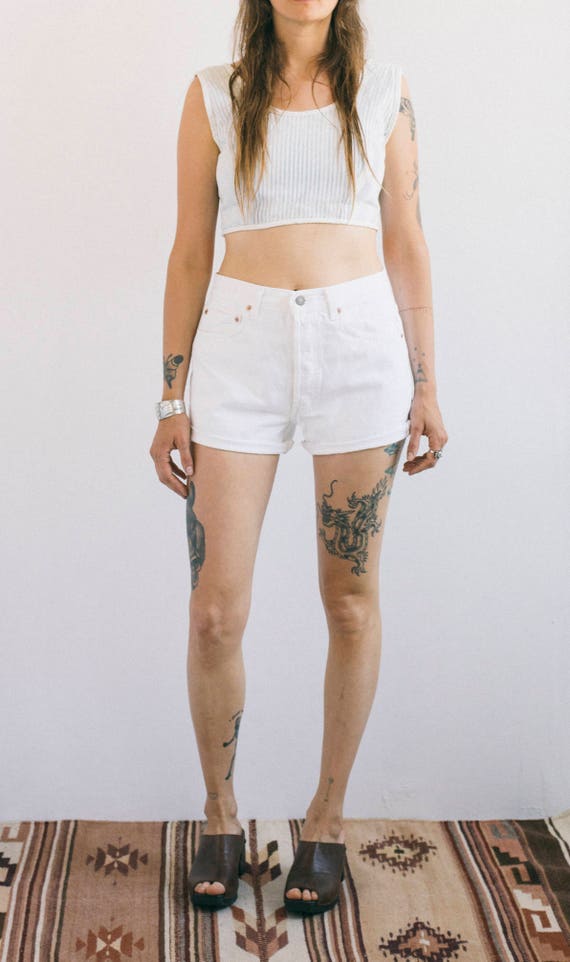 levi white denim shorts